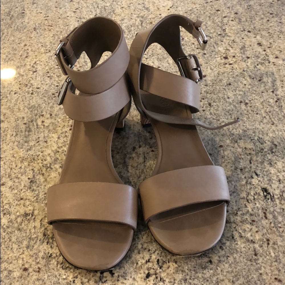 Vince 100% leather grey sandals